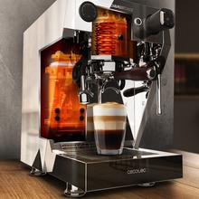 Baristeo Brava Extracción perfecta y crema densa: máquina profesional con pre-infusión ajustable, bomba de 15 bares, caldera doble, y 4 vaporizadores para un café y espuma irresistibles en cada taza.