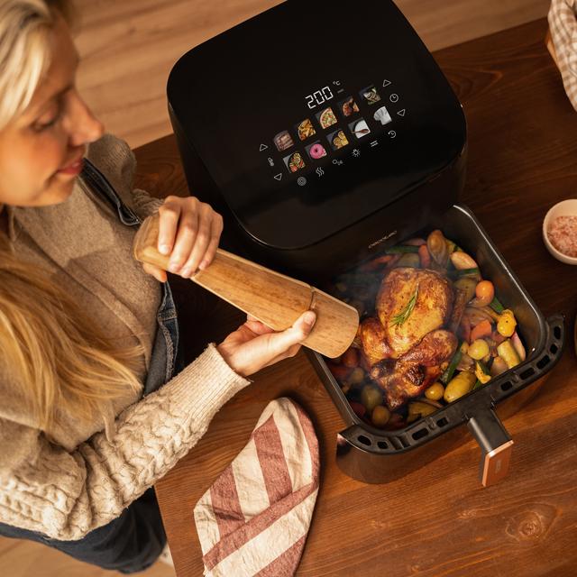 Cecofry&Grill Smokin' 6500 Heißluftfritteuse mit doppeltem Heizelement für perfekte Bräunung und Grillfleischgeschmack, 6,5 Liter Fassungsvermögen und 2200 W Leistung für gesunde Gerichte.